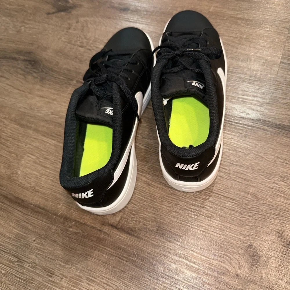 Nike Men's Black and White Casual Sneakers size 11